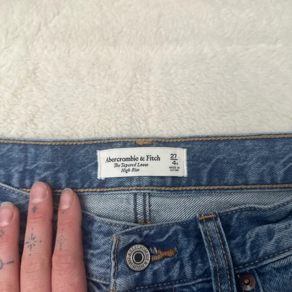 New Abercrombie & Fitch The Tapered Loose High Rise Jeans - Picture 4 of 6